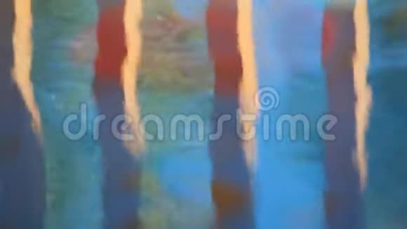泳池木柱背景视频的预览图