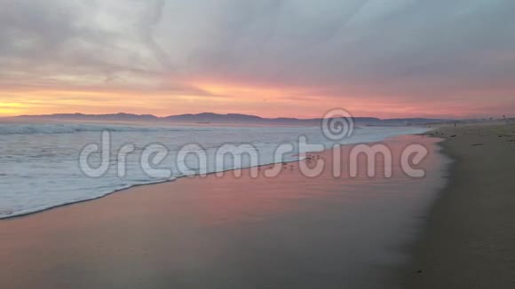 4k海滩日落景色视频的预览图