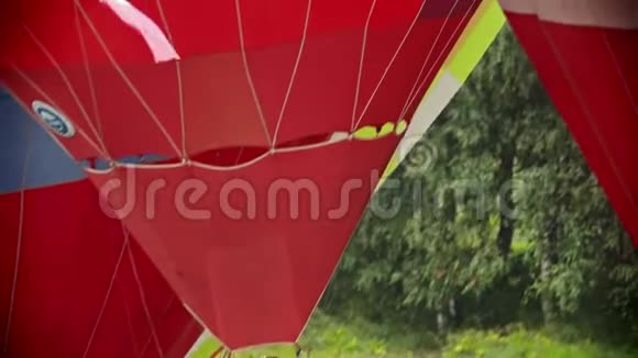 几个不同的气球准备起飞视频的预览图