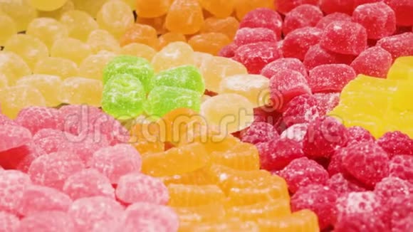 彩色软泥套装多种颜色的覆盆子咀嚼糖果水果口味视频的预览图