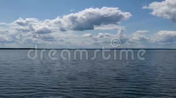 超脱视频电影自然湖背景视频的预览图