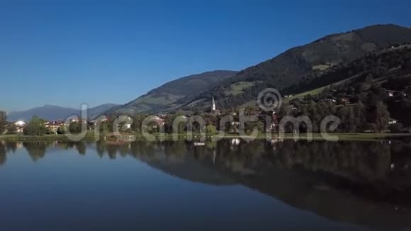奥地利Uttendorf镇的鸟瞰图视频的预览图