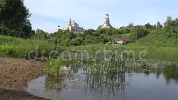 在波里索格列布斯克修道院的泰弗塔河上的一个早晨俄罗斯托日克视频的预览图