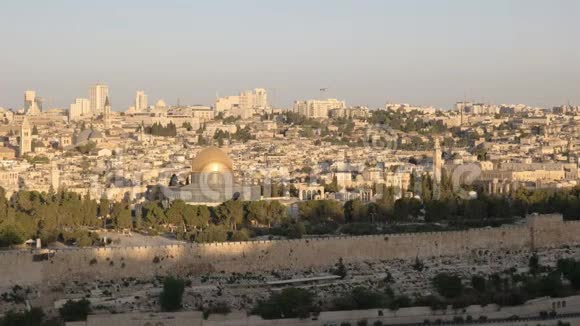 耶路撒冷岩石清真寺穹顶日出景观视频的预览图