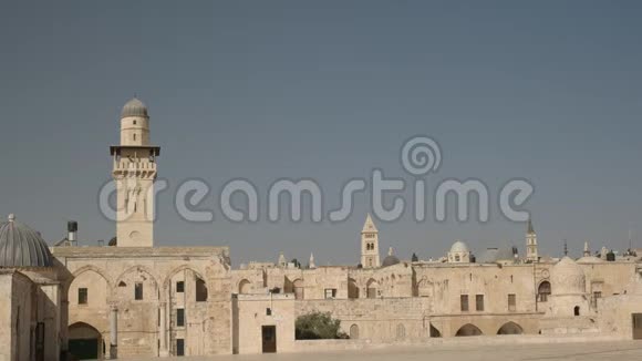 从耶路撒冷的岩石圆顶上的尖塔和旧城视频的预览图