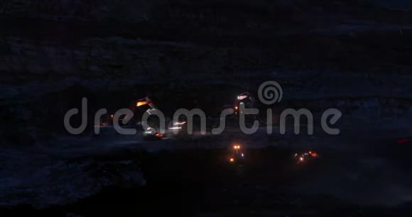 采石场夜间延时采煤视频的预览图