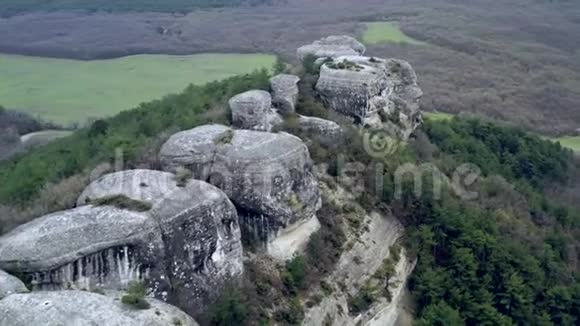 古城遗址全景山高的洞穴小镇视频的预览图