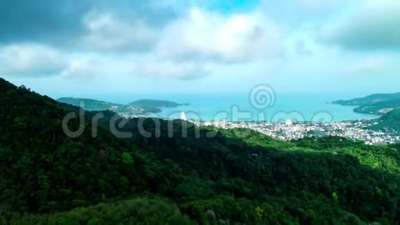 空中观景无人机高角度观景高度翻越镜头大山望远布吉泰国美丽视频的预览图