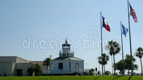 拉瓦卡港TEXAS2019年6月9日半月礁灯塔德克萨斯州历史标志和最后一座螺旋柱式灯塔视频的预览图
