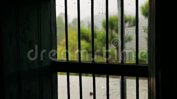 窗前的雨天感觉自然视频的预览图