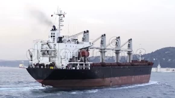 博斯普鲁斯货船经过视频的预览图