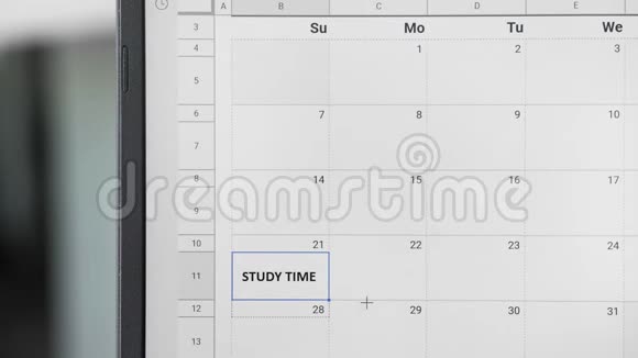 将学习时间复制到日历上的整个星期以记住这个日期视频的预览图