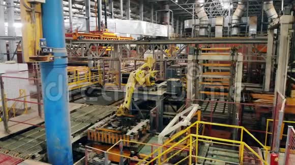 机械臂的时间推移工厂的工业运输设备视频的预览图