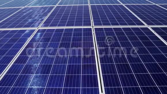 太阳能电站太阳能电池板的光伏电池特写镜头视频的预览图