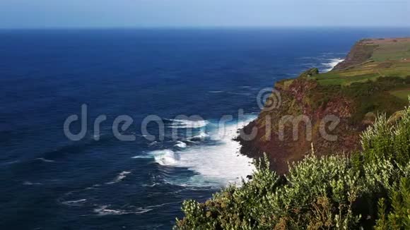 悬崖和大西洋海景从观察甲板维贾达斯巴利亚斯特塞拉视频的预览图