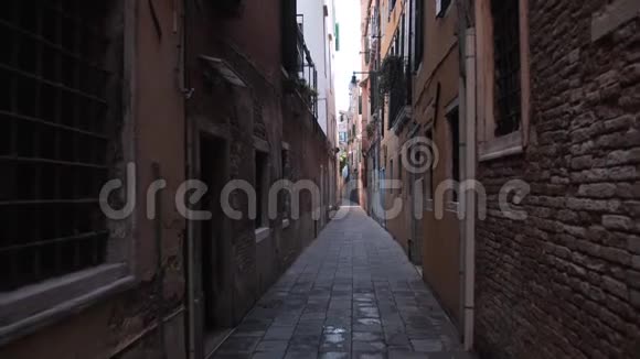 威尼斯狭小舒适的街道视频的预览图