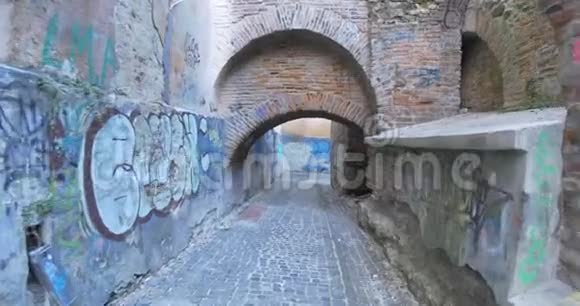 中世纪涂鸦建筑和小巷视频的预览图