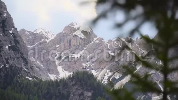 雪山的休闲焦点视频的预览图