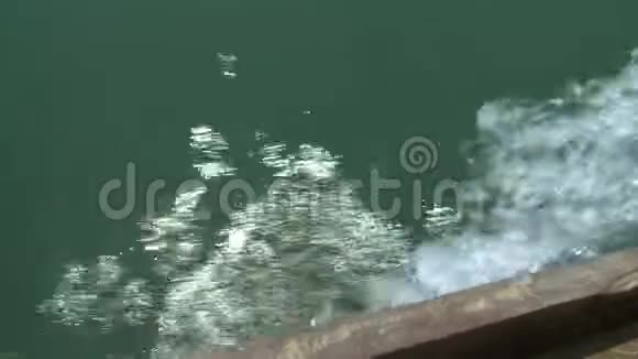 从独木舟螺旋桨中流出的水康伊河视频的预览图