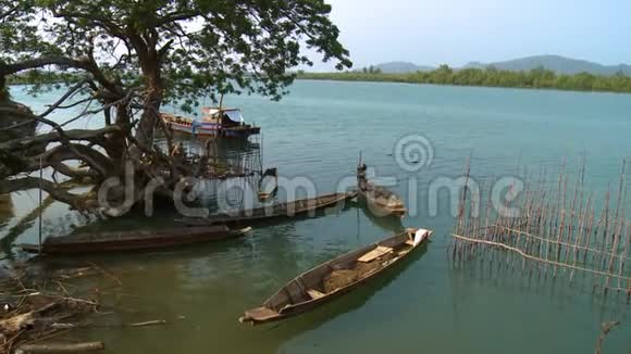 缅甸拉芬一条捕鱼河的景观视频的预览图