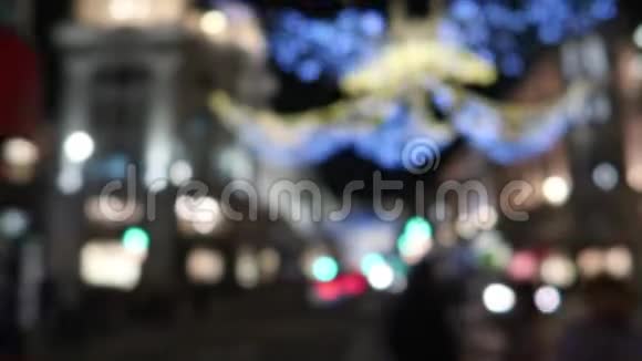 伦敦圣诞街灯和装饰品背景模糊视频的预览图