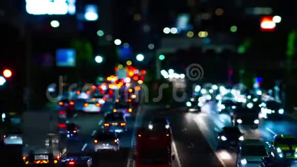 东京西塔加亚市中心城市街道倾斜倾斜的夜晚时间视频的预览图