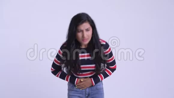 年轻的波斯女人肚子疼视频的预览图