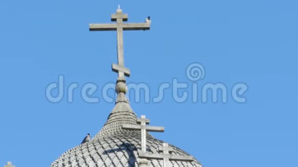 穹顶上的木制十字架视频的预览图