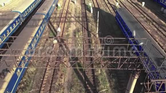 火车站里的火车基辅乌克兰空中景观视频的预览图