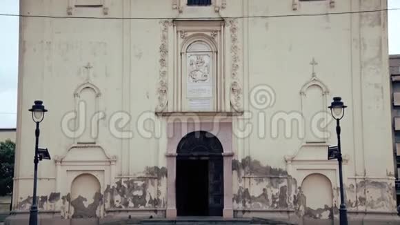 东正教教堂入口门视频的预览图