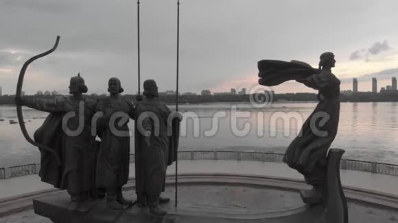 基辅创始人纪念碑乌克兰空中飞行视频的预览图