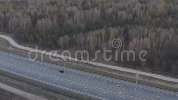 在郊区高速公路上的全景视频视频的预览图