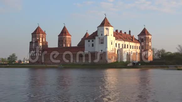 中世纪米尔堡晚上白俄罗斯视频的预览图