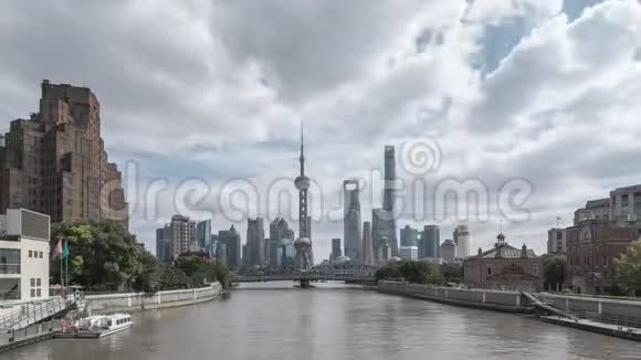 上海的浮云陆家嘴的天空视频的预览图