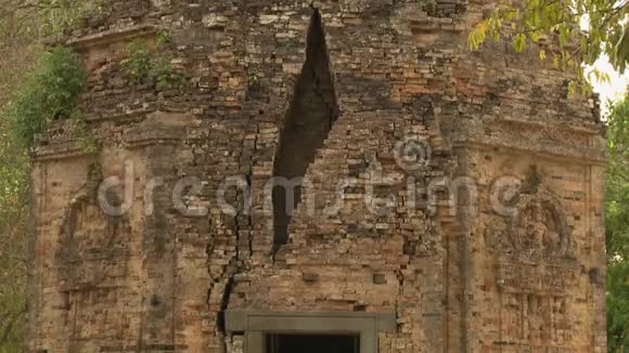 南博尔普雷库高棉寺庙的外观视频的预览图