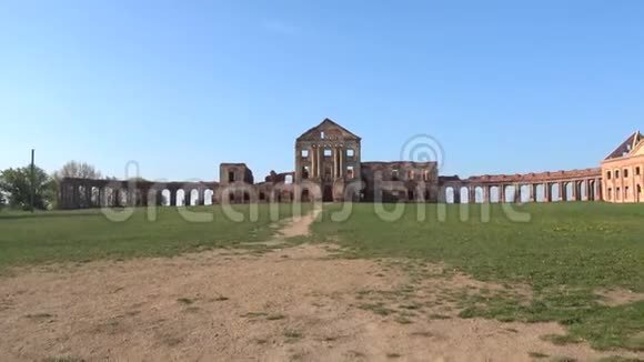 古王子城堡的废墟鲁扎尼的棕榈白俄罗斯视频的预览图