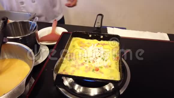 泰国蒋雷20190313加载煎蛋卷烹饪3卷结果和服务视频的预览图
