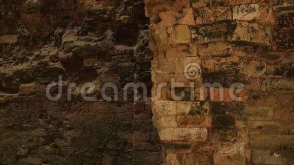 高棉寺庙的砖墙桑博普雷库克视频的预览图