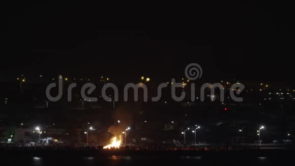 兰萨罗特圣胡安节海滨篝火视频的预览图
