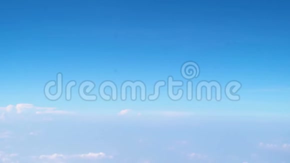 汉泰蓝洋与青色天空之间的水平线越南早晨蓝天中的渐变蓝天视频的预览图