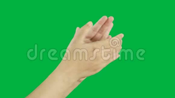 4K女人的手拍手掌声隔离在色度键绿色屏幕背景上视频的预览图