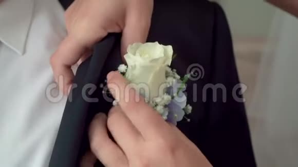 婚礼上的花饰用于装饰婚礼空间和作为新婚夫妇的附属品视频的预览图