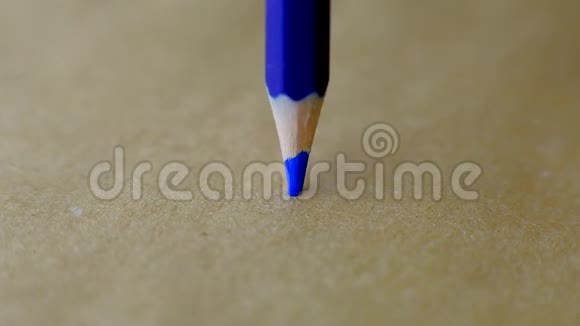 色铅笔头断裂视频的预览图