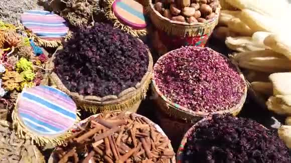 市场上的香料和草药埃及非洲视频的预览图