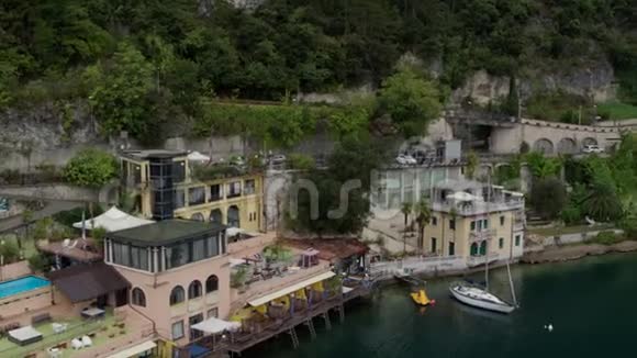意大利悬崖上的欧式房屋视频的预览图