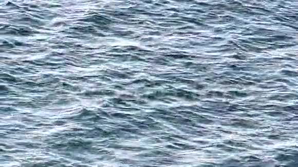 蓝色海面带波浪慢动作视频的预览图