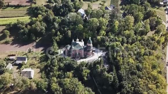 木制教堂的空中景观视频的预览图