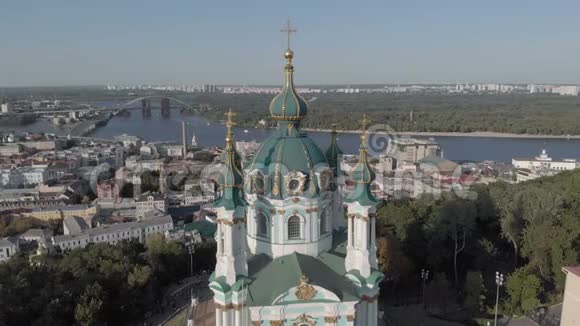 基辅圣安德鲁教堂鸟瞰图乌克兰视频的预览图