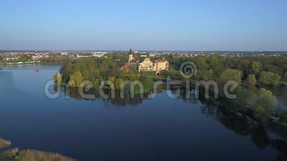 四月的早晨参观尼斯维兹古堡白俄罗斯Nesvizh航空调查视频的预览图