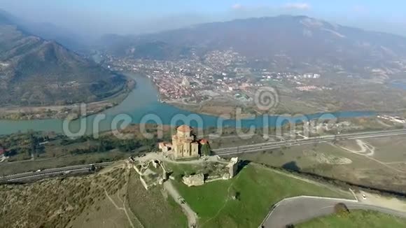 Kutaisi的Jvari修道院高空拍摄视频的预览图